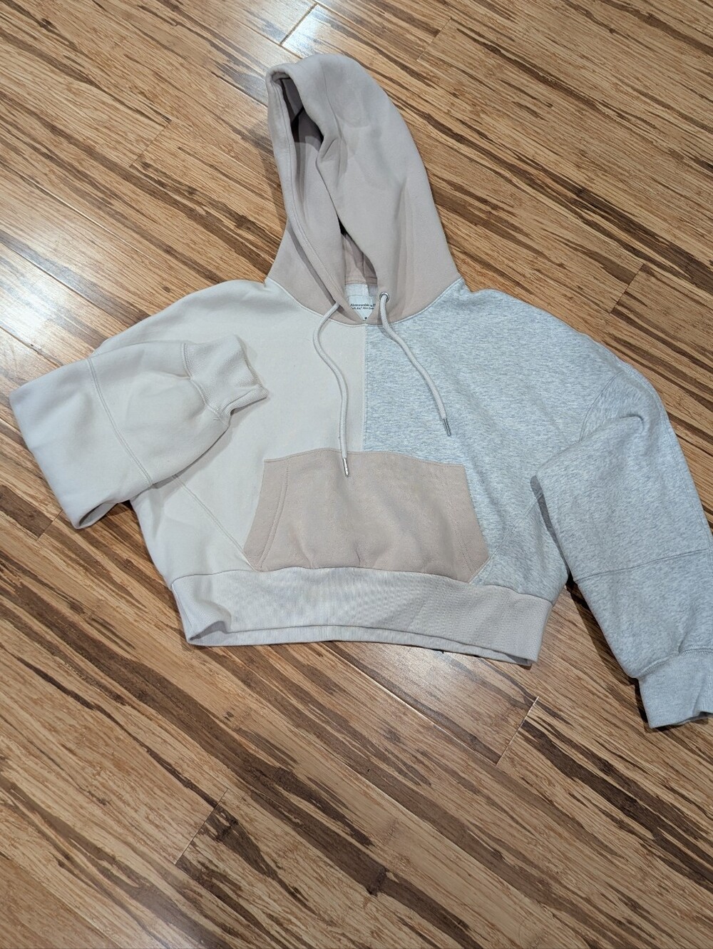 Abercrombie & Fitch Two-Tone Cropped Hoodie - Beige & Light Gray